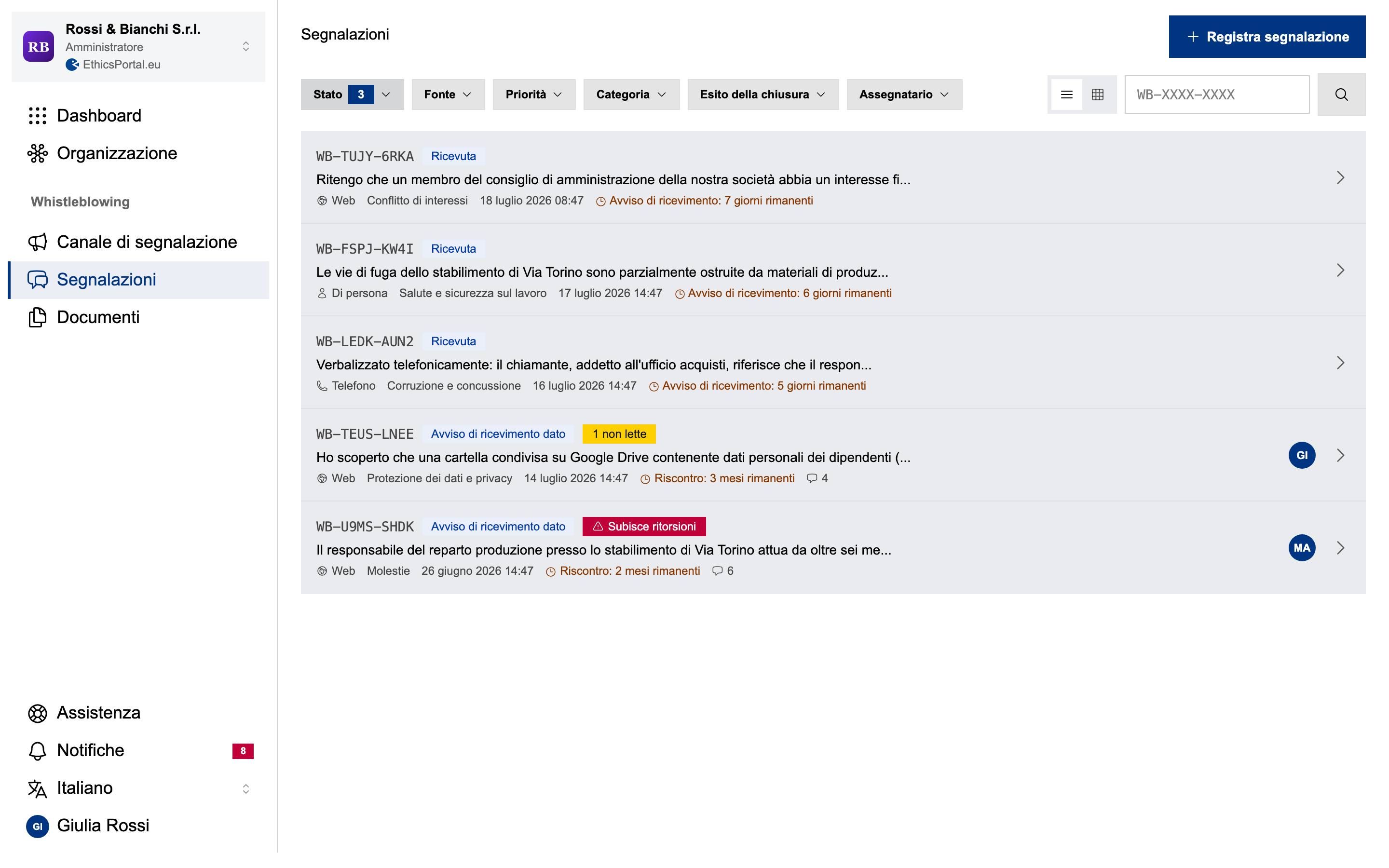 Elenco dei casi di EthicsPortal accanto al canale di segnalazione mobile che i dipendenti utilizzano